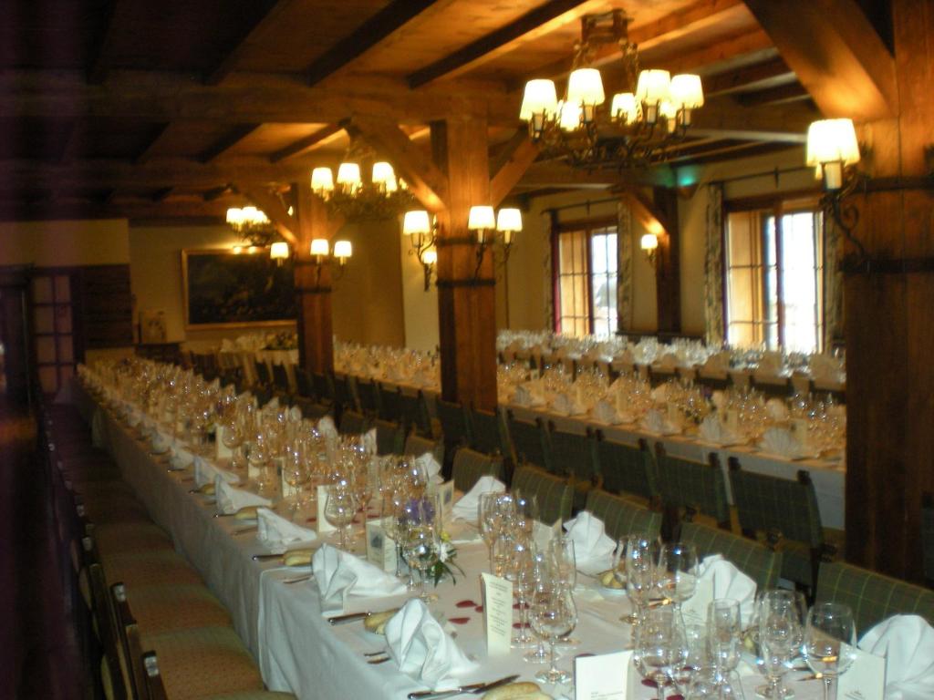 Un restaurante o sitio para comer en Parador de Bielsa