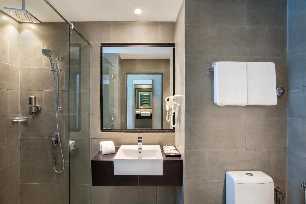 Koupelna v ubytování ibis Styles Kota Kinabalu Inanam