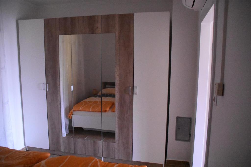 A bed or beds in a room at Ferienhaus Sonnenweg
