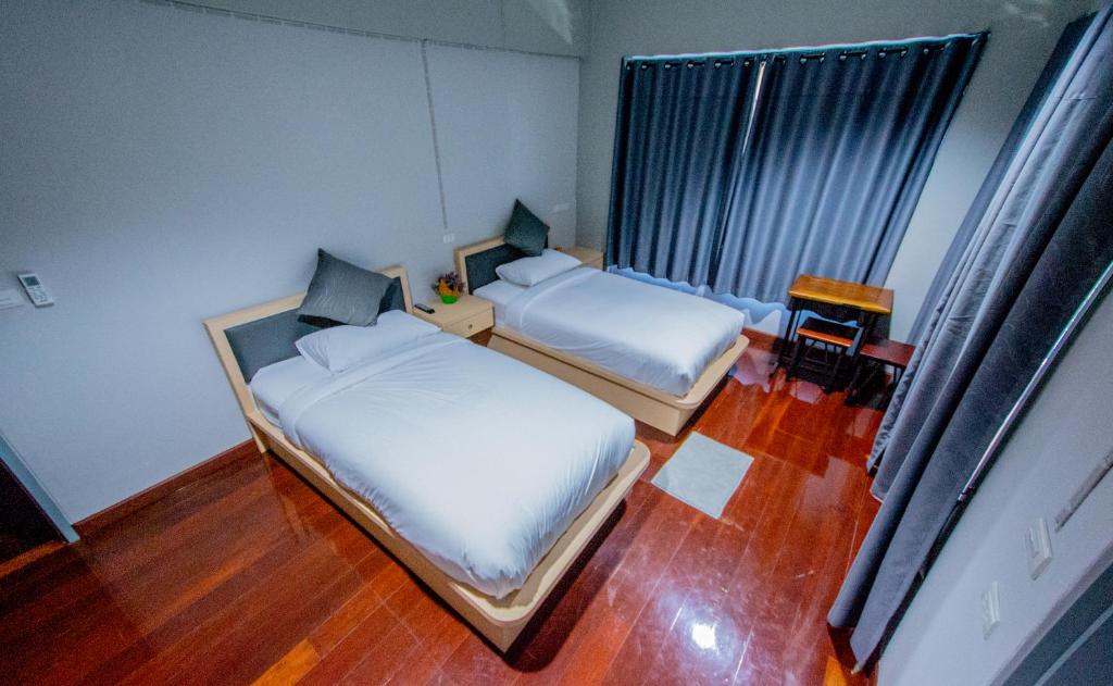 Postel nebo postele na pokoji v ubytování Na Siri Lake View