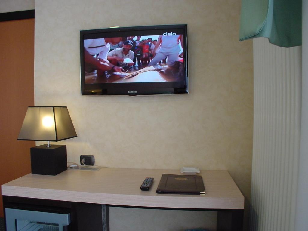 TV a/nebo společenská místnost v ubytování Hotel Don Abbondio