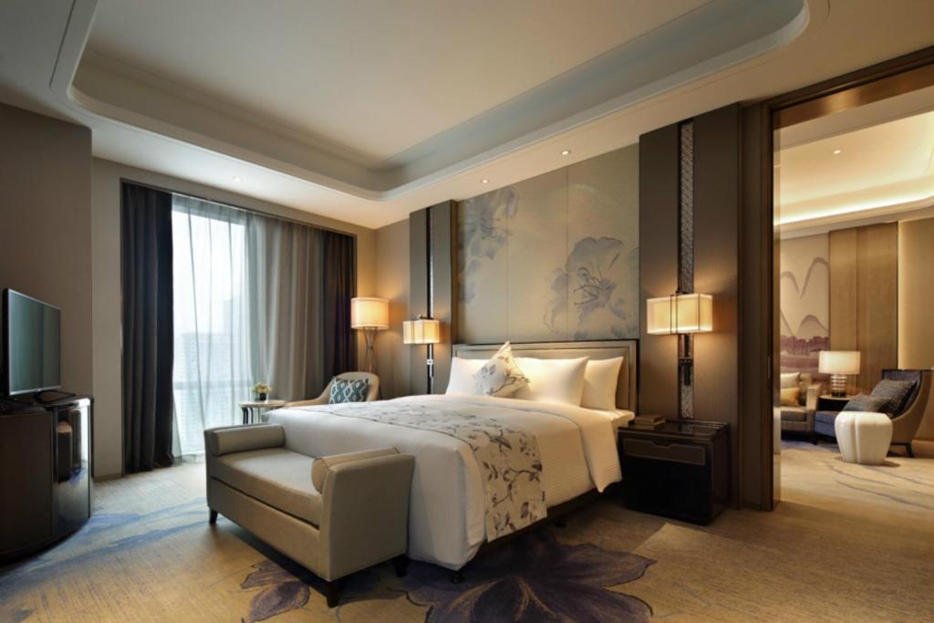 Postel nebo postele na pokoji v ubytování Wanda Realm Liuzhou