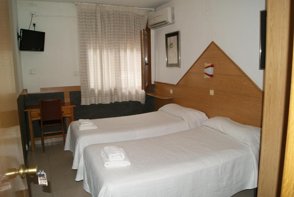 Postel nebo postele na pokoji v ubytování Hostal Sant Bernat