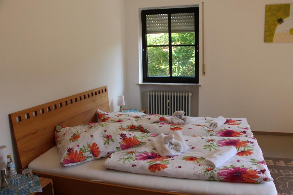 Postel nebo postele na pokoji v ubytování Gasthof Gruner Baum