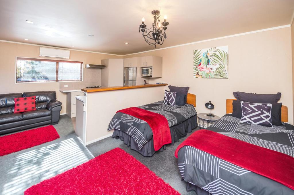 
Apartment with Pool View 
