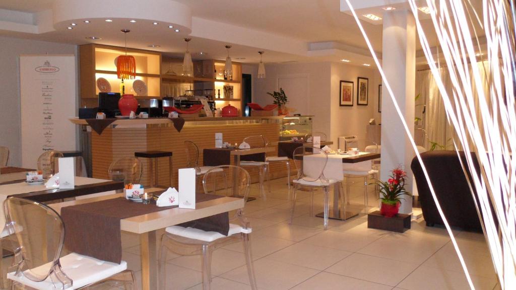 Restaurace v ubytování Hotel Ambrosio La Corte