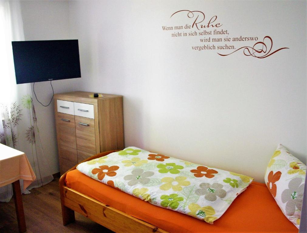 Postel nebo postele na pokoji v ubytování Pension Weinig