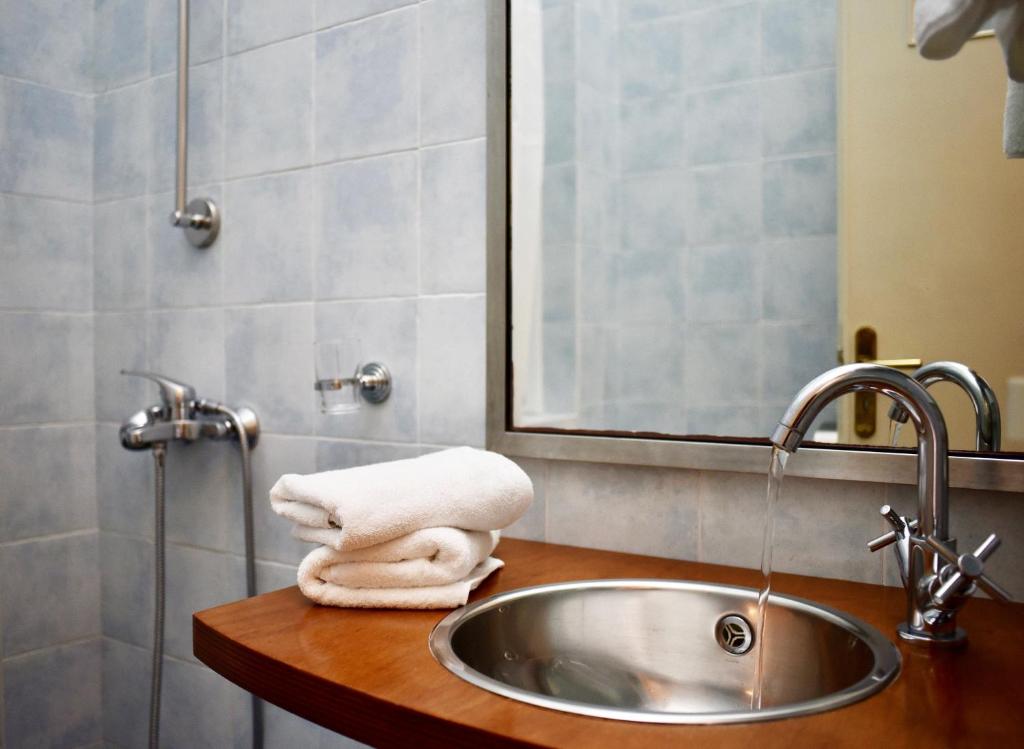 Koupelna v ubytování Karystion Hotel