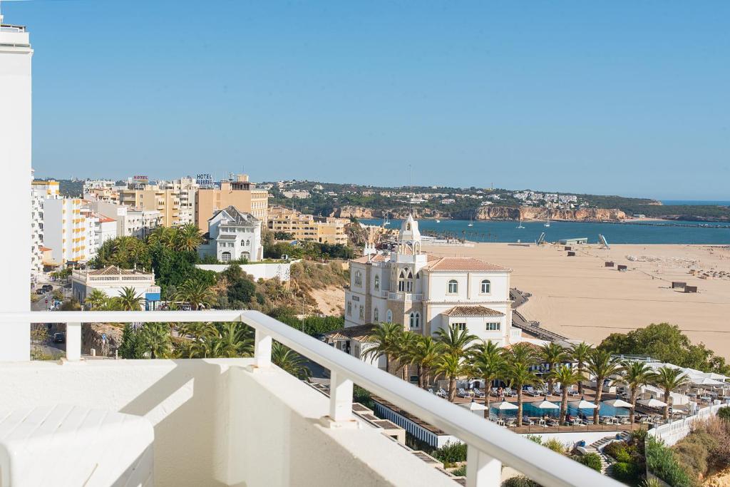 Hotel Avenida Praia - Resim 4