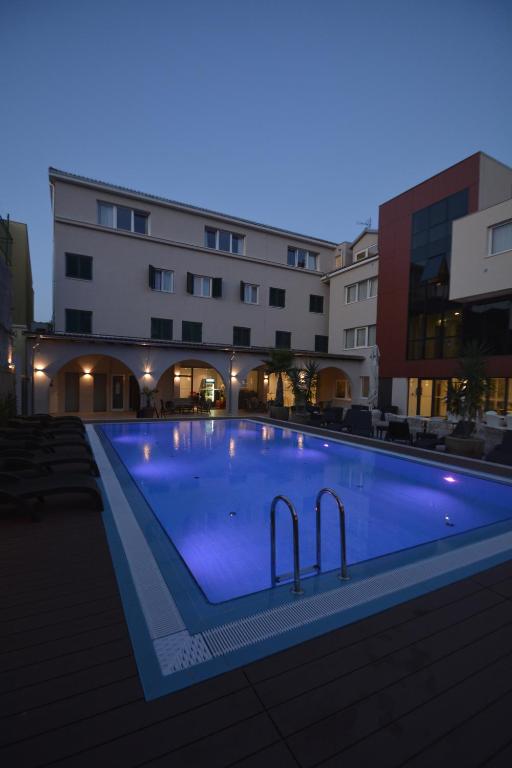 Bazén v ubytování Hotel Borovnik nebo v jeho okolí