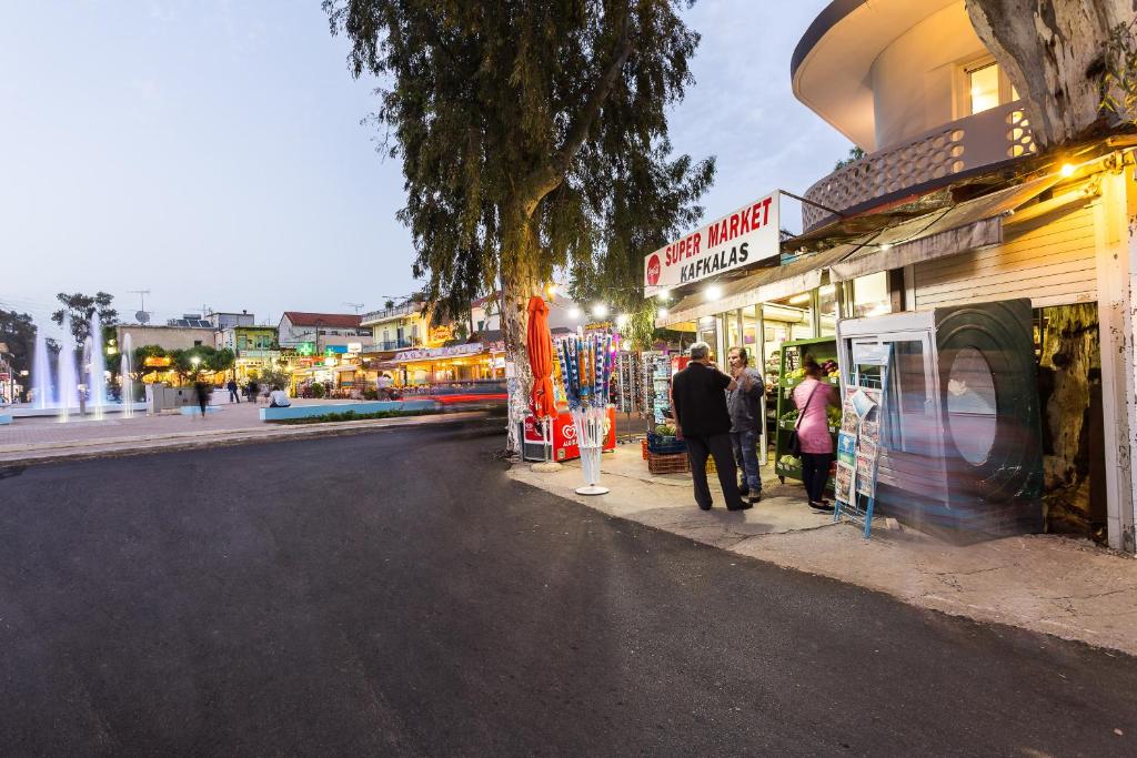 Goście zatrzymujący się w obiekcie Georgioupolis Plaza Suites