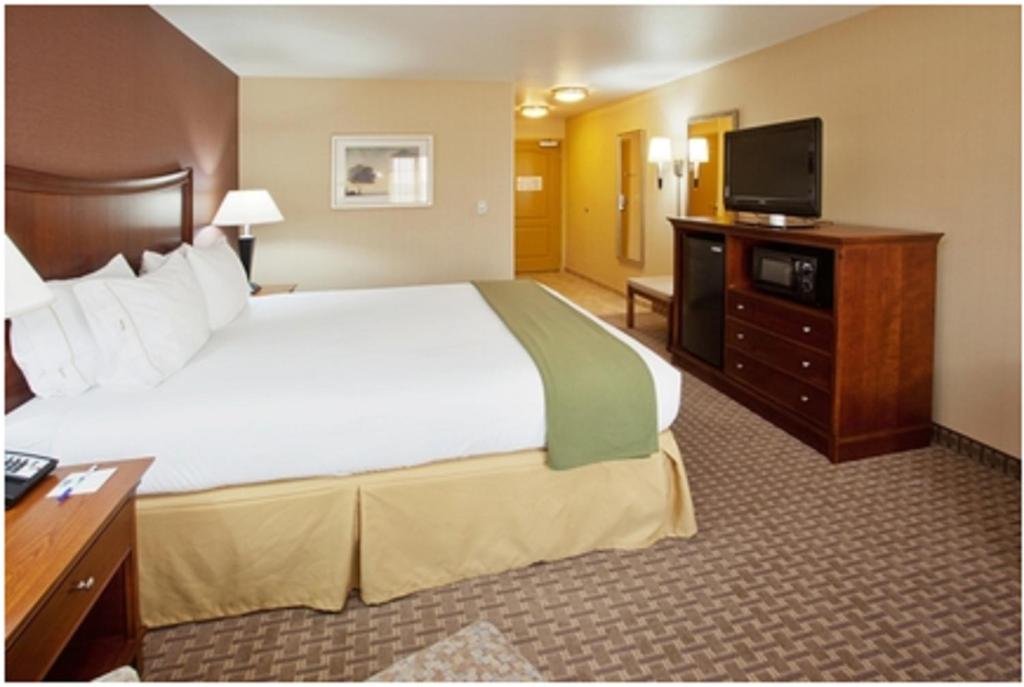 Holiday Inn Express Hotel & Suites Willows by IHG photo