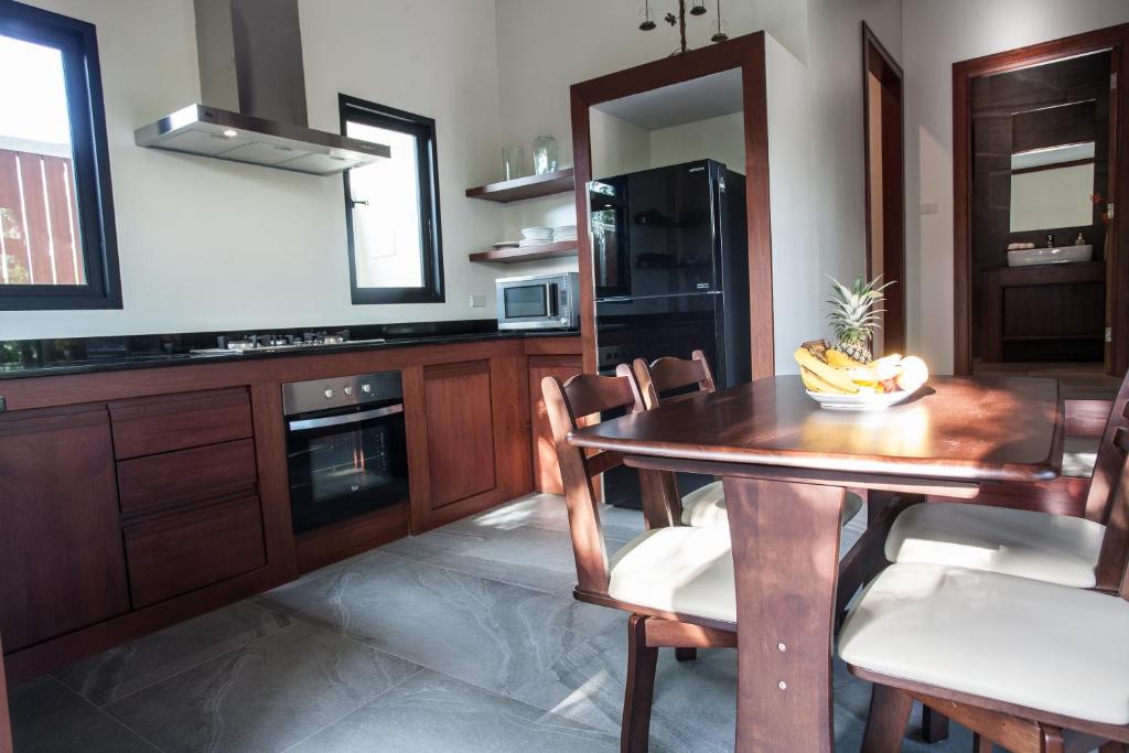 Kuchyň nebo kuchyňský kout v ubytování Baan Pinya Cosy One Bedroom Executive Bungalow