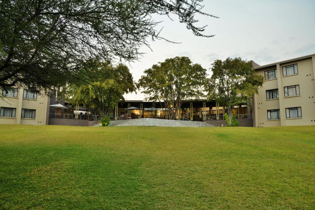 Zahrada ubytování Cresta Maun Hotel