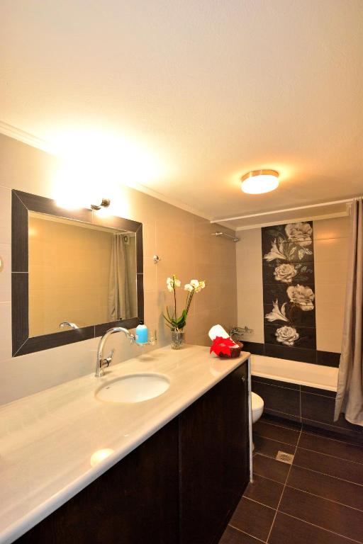 Koupelna v ubytování Luxury Suites in Stavromenos