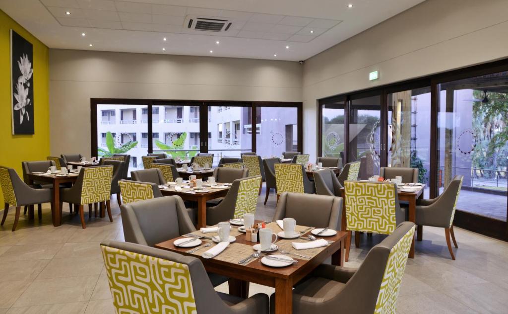 Restaurace v ubytování Cresta Maun Hotel