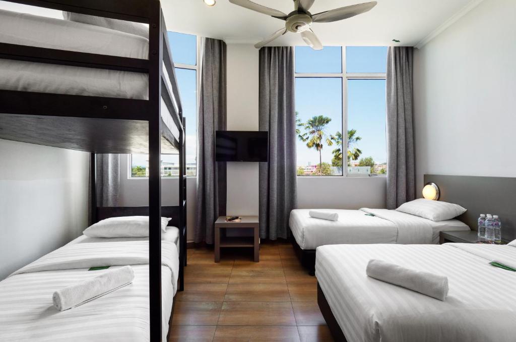 Postel nebo postele na pokoji v ubytování Tune Hotel - 1Borneo Kota Kinabalu