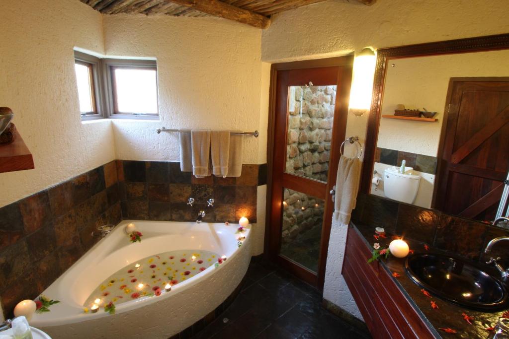 Koupelna v ubytování Tau Game Lodge