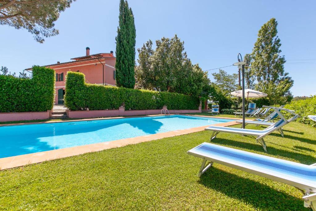 a swimming pool in the yard of a villa at Podere Lo Stringaio in Fauglia