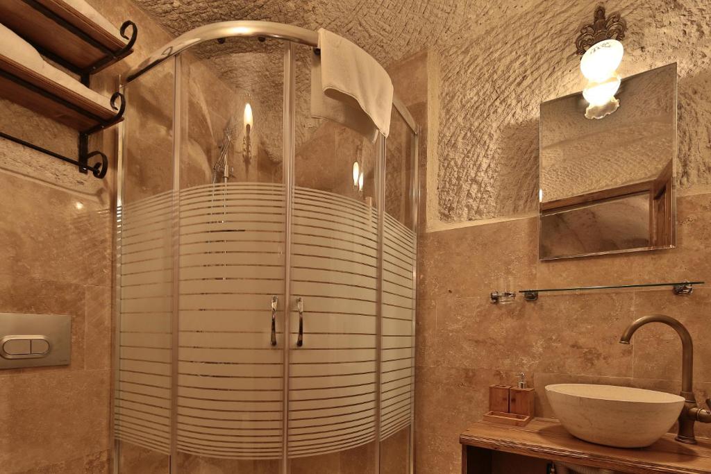 The Owl Cave Hotel - 1