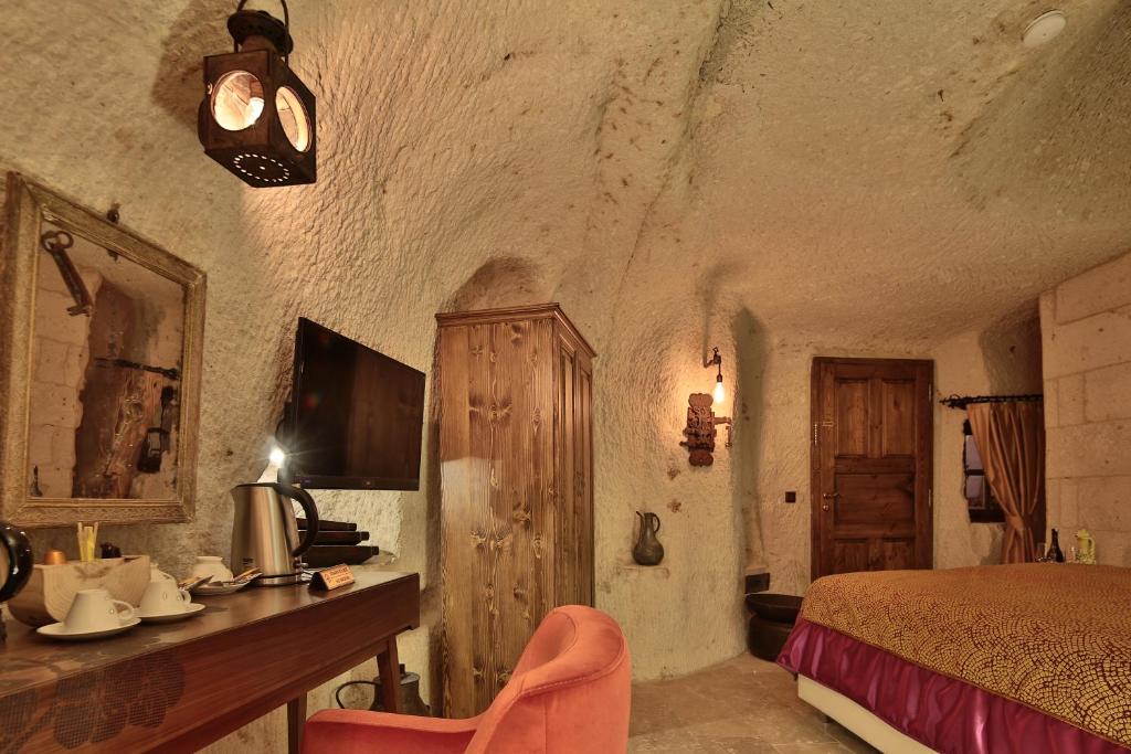The Owl Cave Hotel - 2