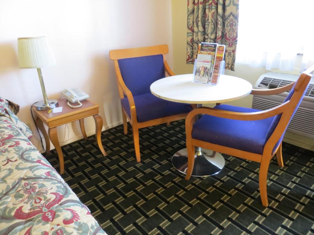 Aqua Venture Inn - King Room - Smoking