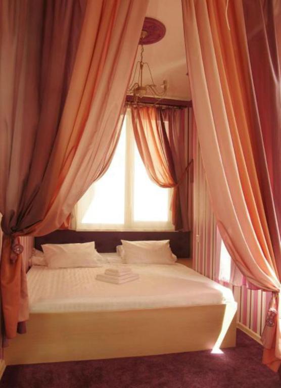 Postel nebo postele na pokoji v ubytování HOTEL ЗiРКА
