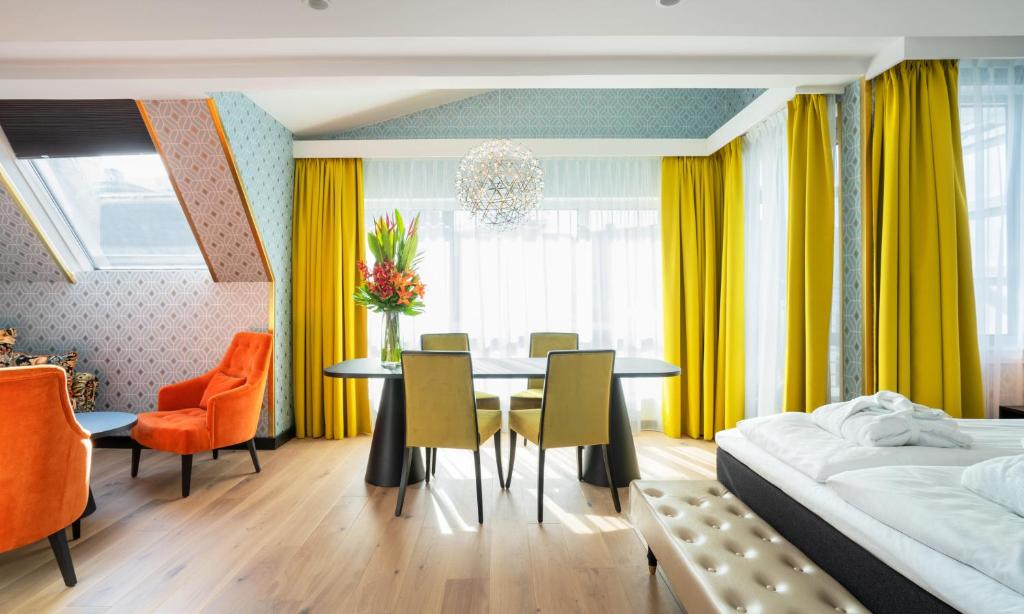 Postel nebo postele na pokoji v ubytování Thon Hotel Cecil