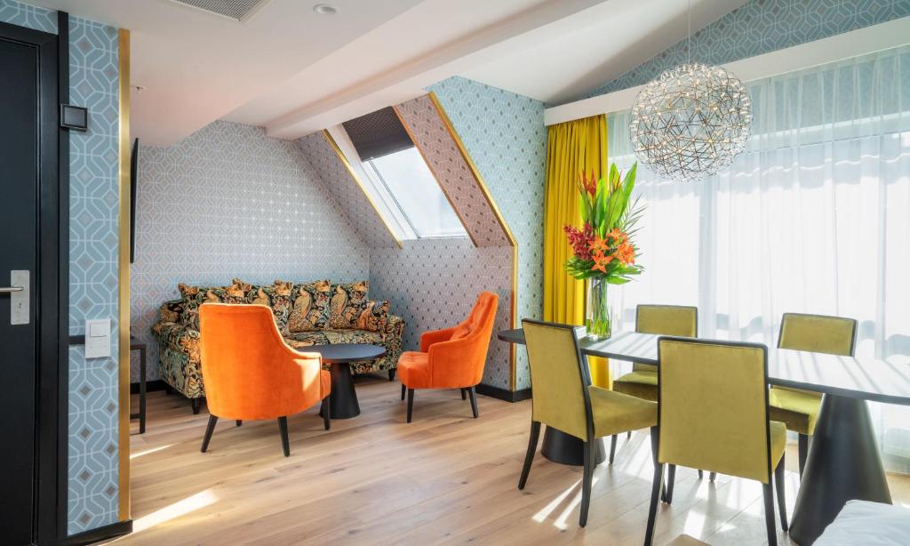 Posezení v ubytování Thon Hotel Cecil