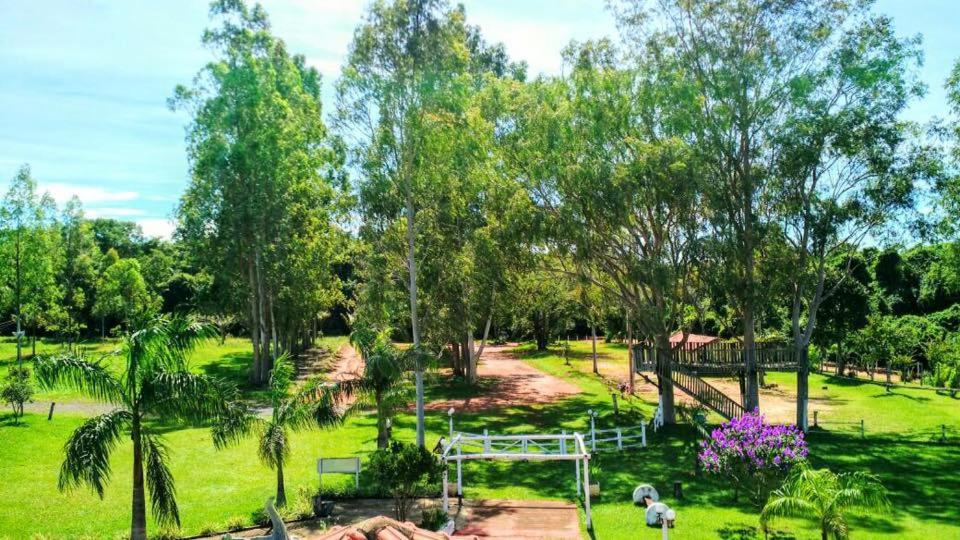 a park with a basketball hoop and trees at Cliv Sol in Patrimônio Jaguaretê