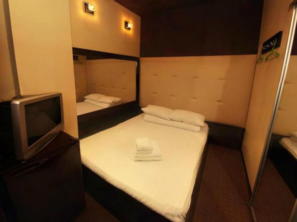 Postel nebo postele na pokoji v ubytování HOTEL ЗiРКА
