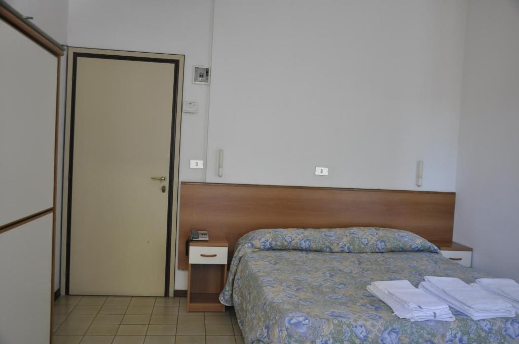 Postel nebo postele na pokoji v ubytování Albergo Larenzia