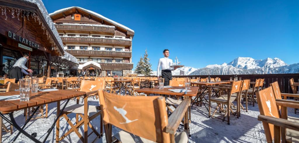 Nespecifikovaný výhled na hory nebo výhled na hory při pohledu z hotelu