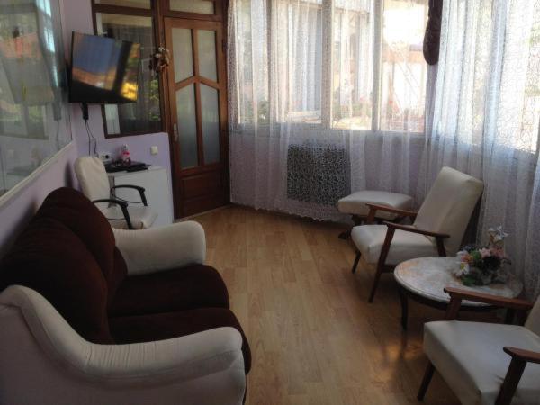 En tv och/eller ett underhållningssystem på Apartment on Melashvili 24 (Old Batumi)