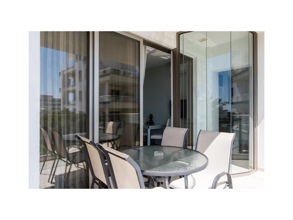 Fotografie z fotogalerie ubytování Mesogios House Suites v destinaci Larnaka