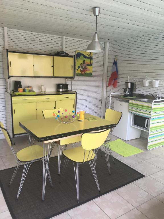 Kuchyň nebo kuchyňský kout v ubytování Chambres D'Hotes L'Atipic