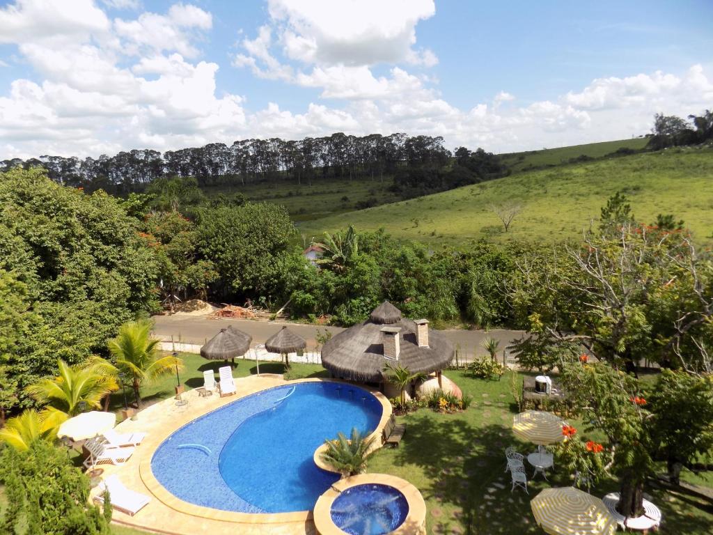 an aerial view of a resort with a swimming pool at Pousada Rural Paraíso in Águas de São Pedro