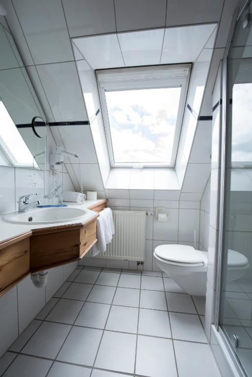Koupelna v ubytování AKZENT Hotel Krone