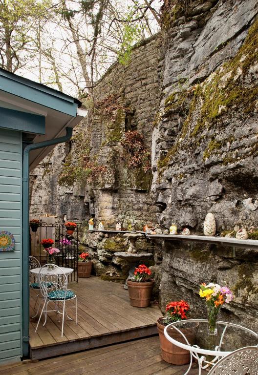 Cliff Cottage Inn - Sarah Bernhardt