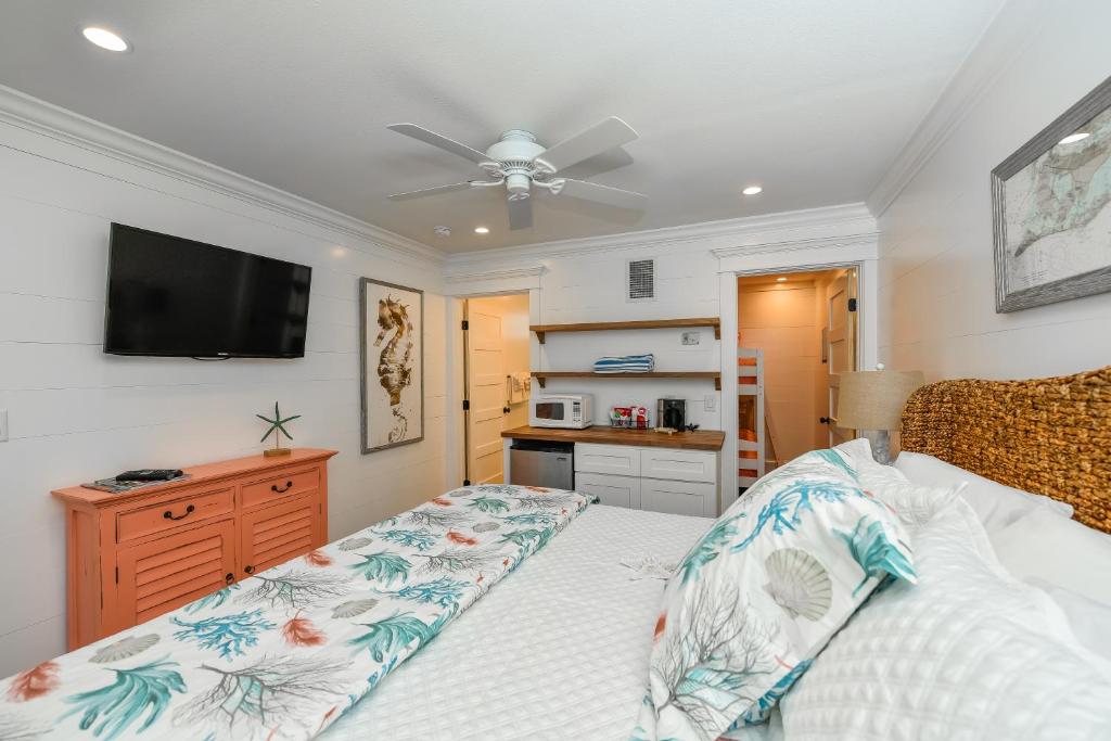 Tropical Breeze Resort - Studio Suite W/ Bunk Beds