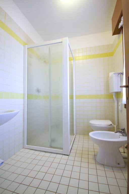 Koupelna v ubytování Hotel Serenella