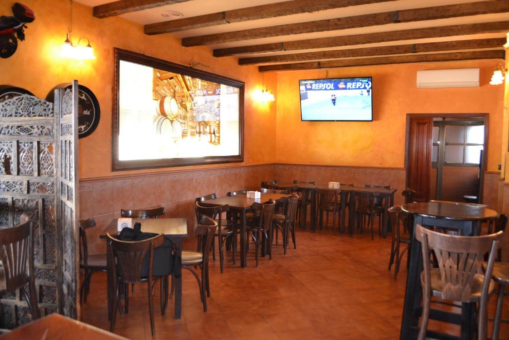 Reštaurácia alebo iné gastronomické zariadenie v ubytovaní Hostal Pension La Ruta