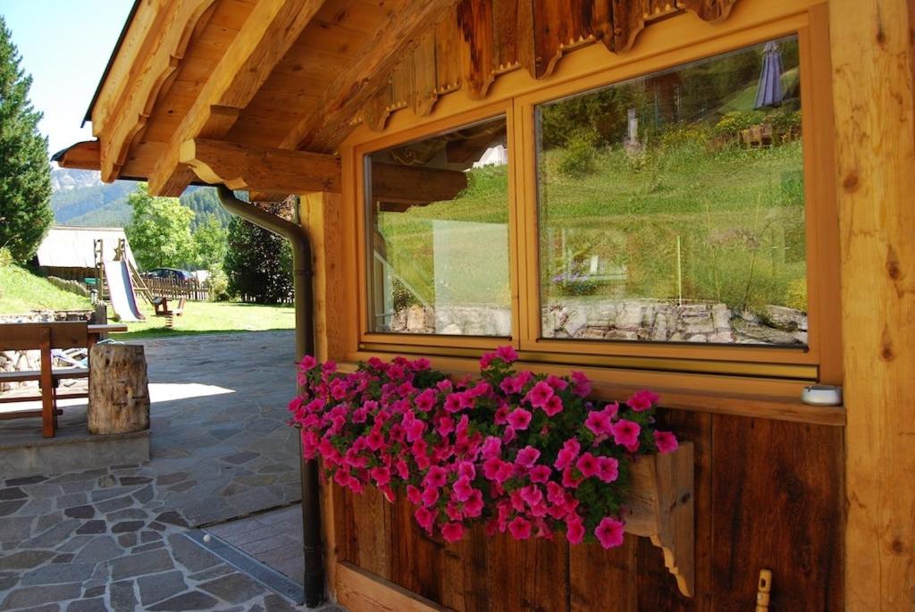 Jardí fora de Appartamenti Chalet Orchidea