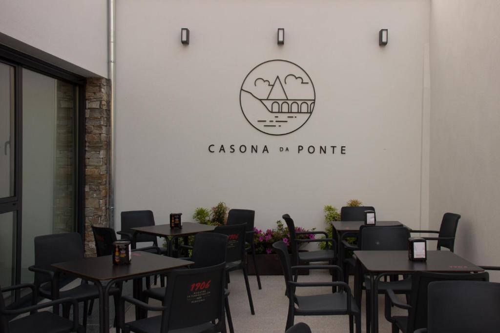 Reštaurácia alebo iné gastronomické zariadenie v ubytovaní Casona da Ponte