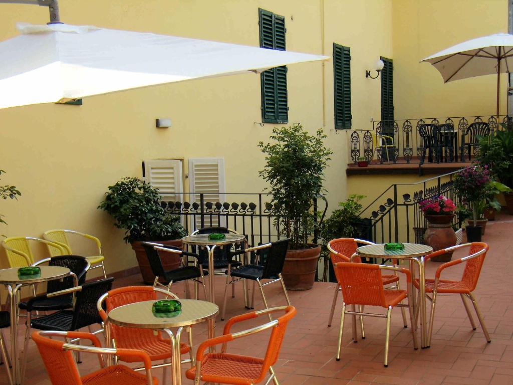 Restaurace v ubytování Hotel Savoia e Campana