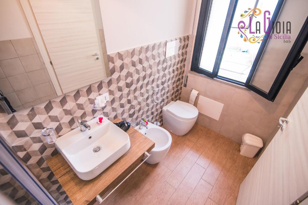 Koupelna v ubytování La Gioia di Sicilia B&B