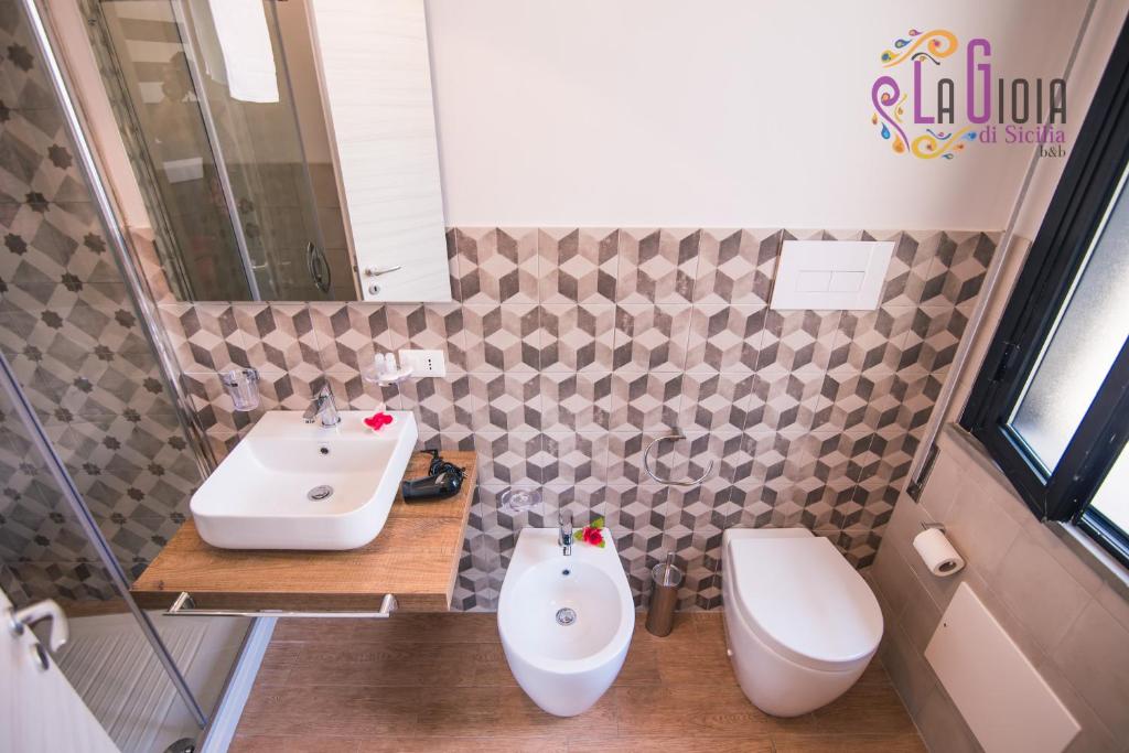 Koupelna v ubytování La Gioia di Sicilia B&B