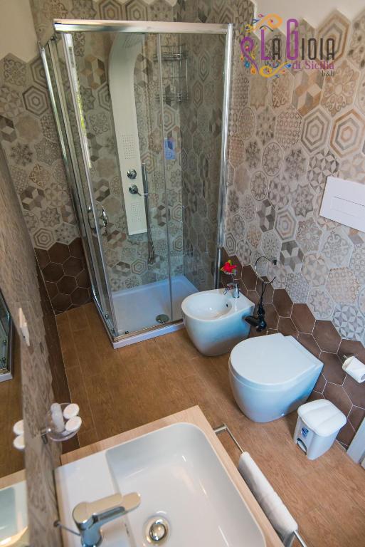 Koupelna v ubytování La Gioia di Sicilia B&B