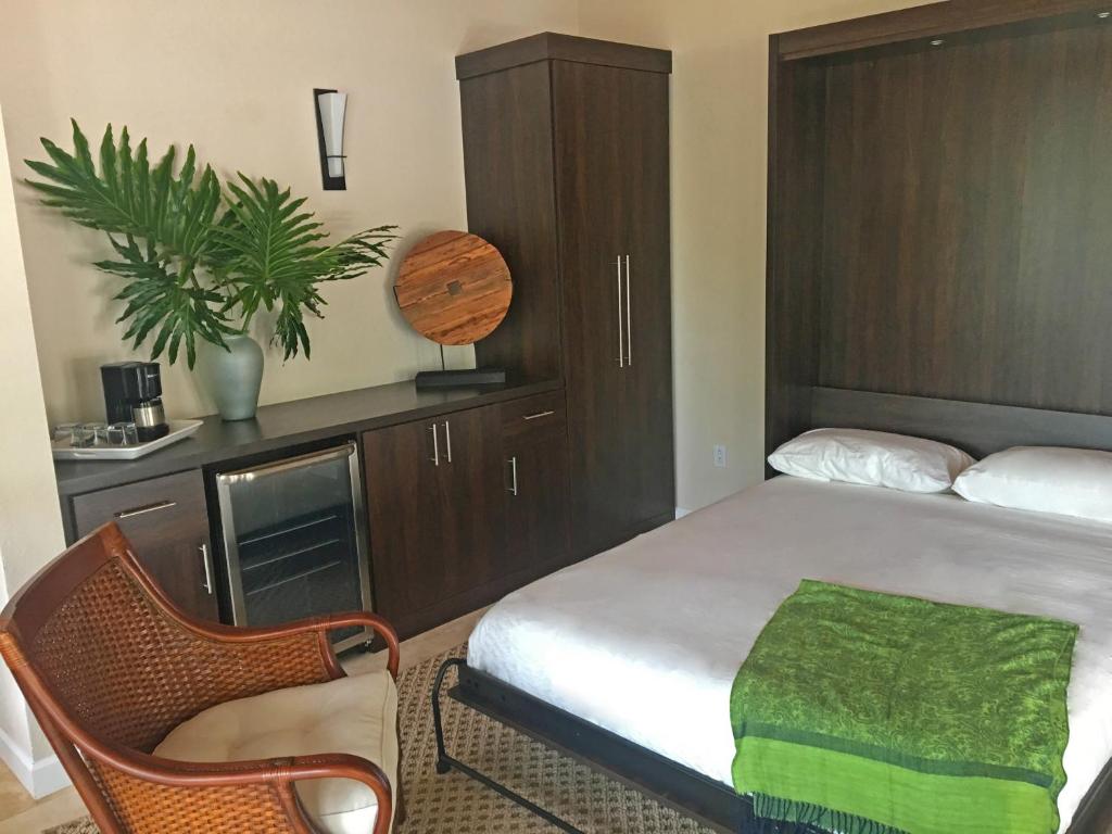 Postel nebo postele na pokoji v ubytování Dolphin Point Villas