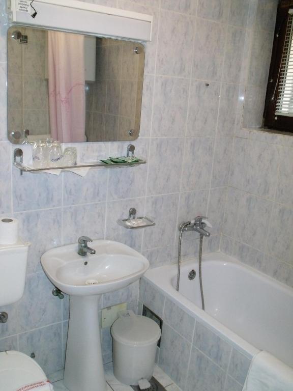 Koupelna v ubytování Garni Hotel PBG